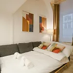 H57 - Hársfa Haven - Location By Bqa Apartmán